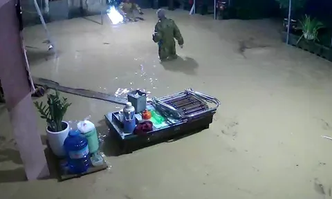 Nghệ An nhiều nơi ngập sâu quá đầu, yêu cầu sơ tán dân trong đêm